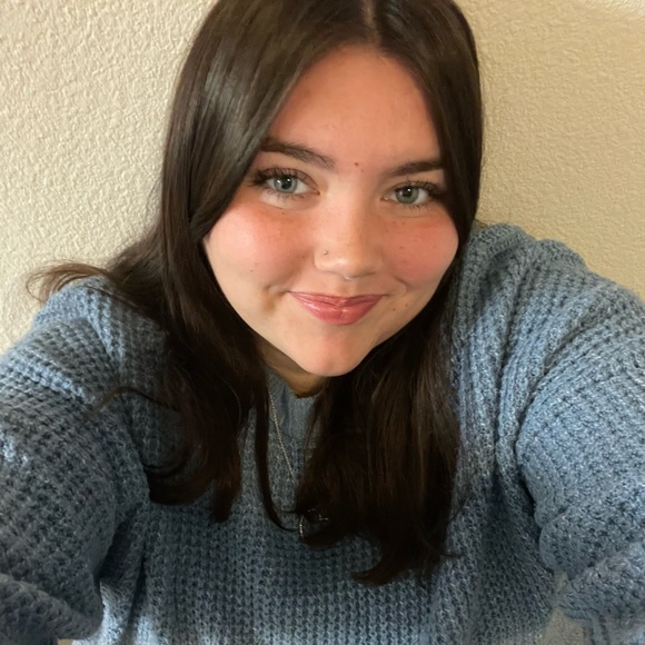 Meet your Posher, Kaylyn - Picture 2 of 2